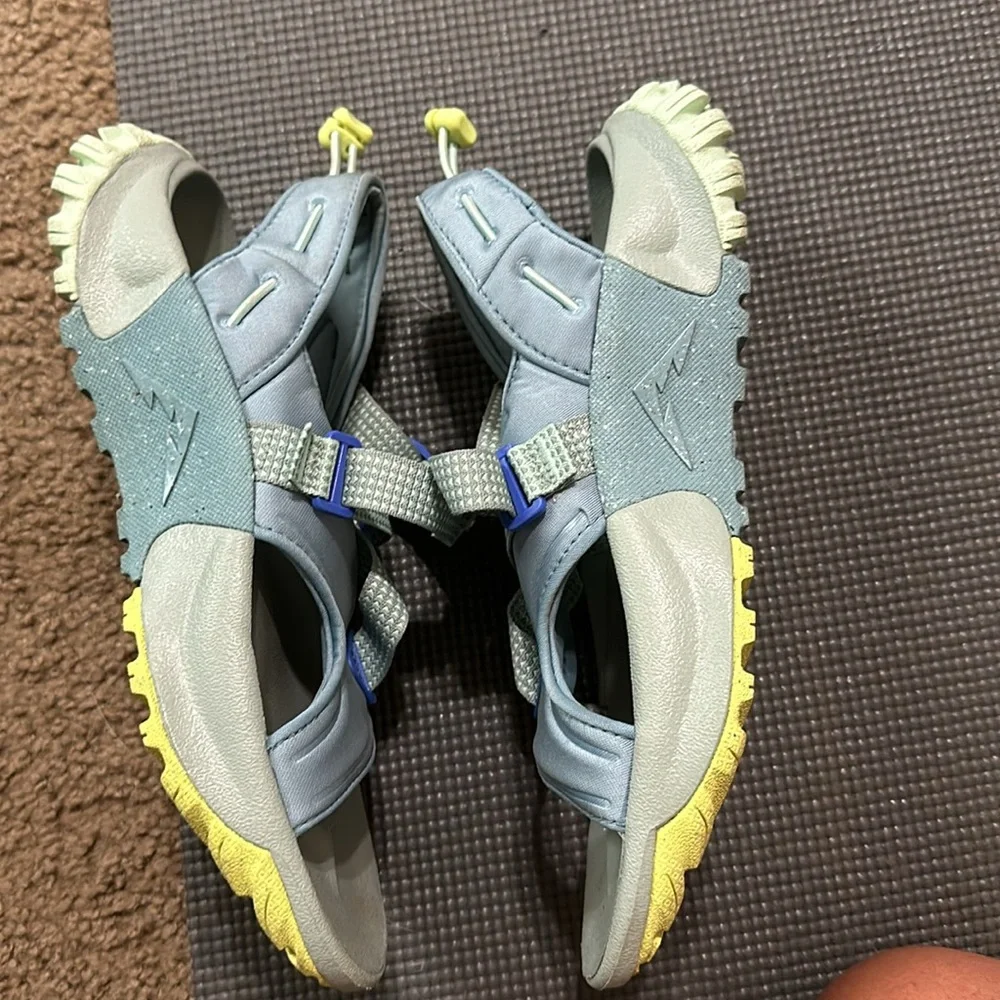 Nike - Picture 3 of 4
